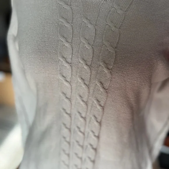 Elegant Women's Cable Knit Sweater - Beige Cold Shoulder Large - Picture 4 of 5